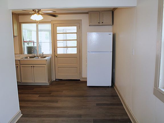 5th image of 215 Chalmers St