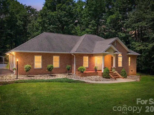 5572 Hayes Waters Rd, Morganton, NC 28655