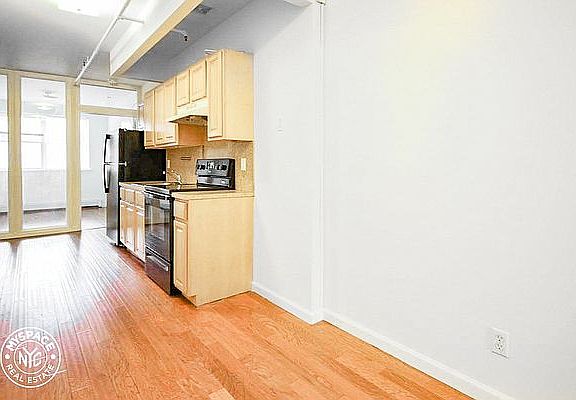 3rd image of 1352 De Kalb Ave #2