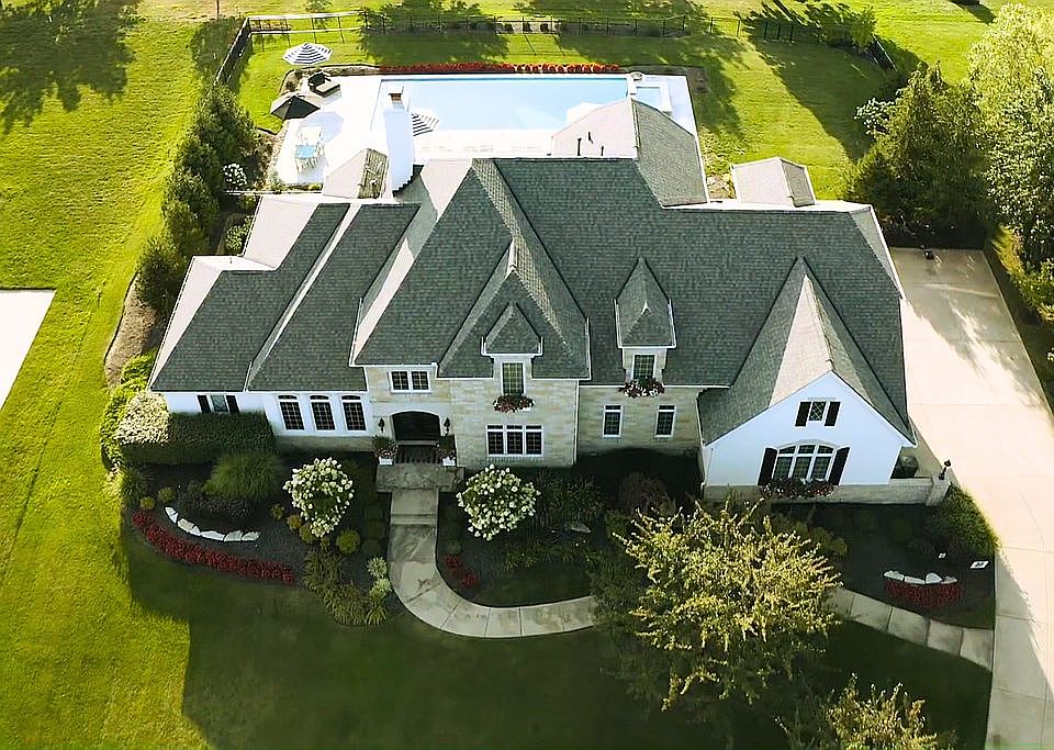1st image of 4541 Maxwell Dr