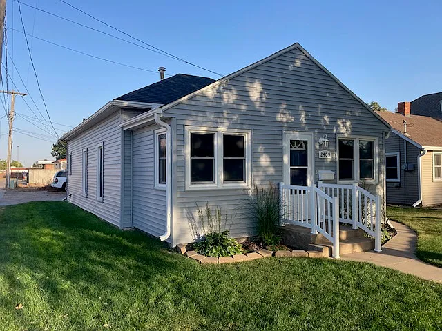 2409 D Ave — Photo 1