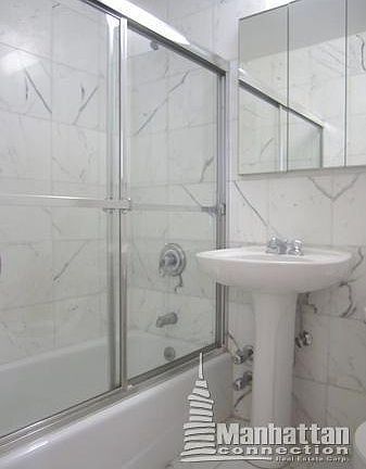 4th image of 210 E 83rd St APT 5C