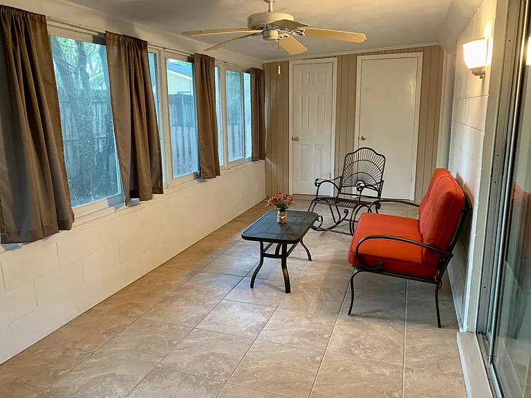 Bonus room/porch