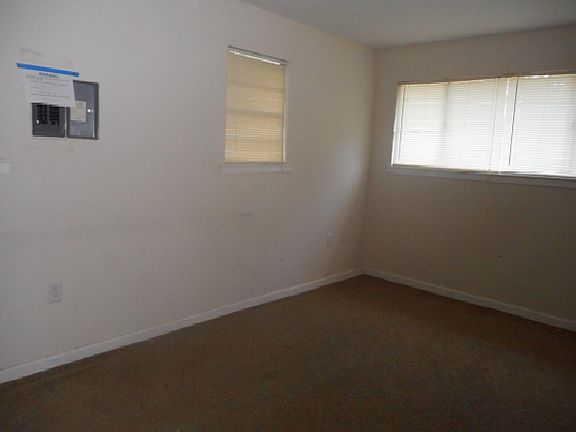 3rd image of 6758 Glen Oaks Dr