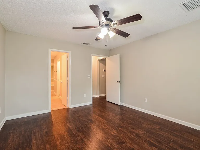 321 Alba Ln — Photo 10