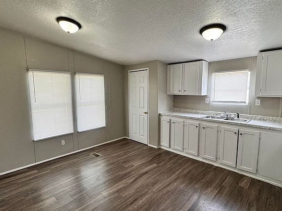 4th image of 288 W Brooks Rd