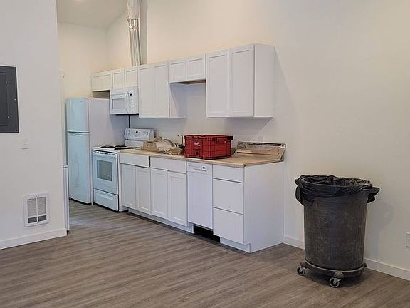 2nd image of 717 Cedar Ave #102
