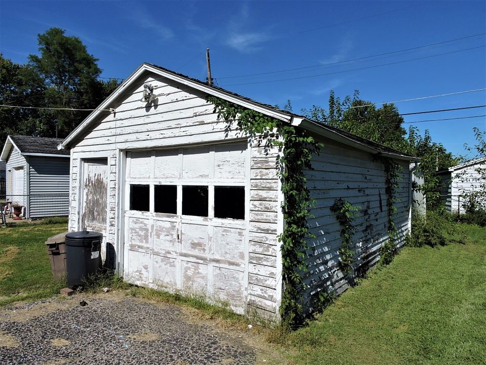 2nd image of 2216 Herbert Ave