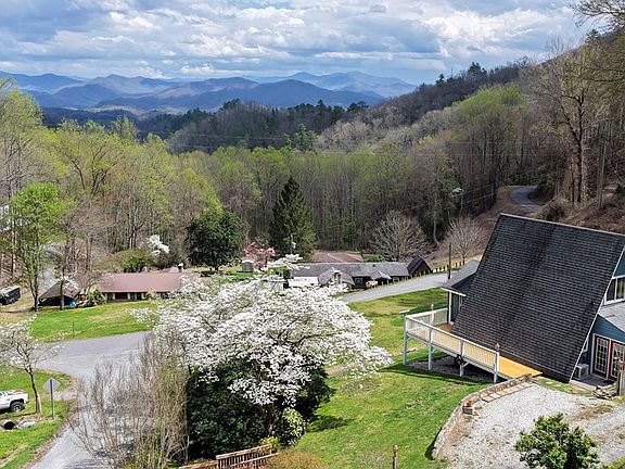 3rd image of 735 Fontana Heights