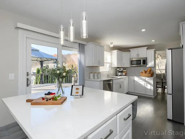 2811 Comanche COURT SOUTH South, Waukesha, WI 53188