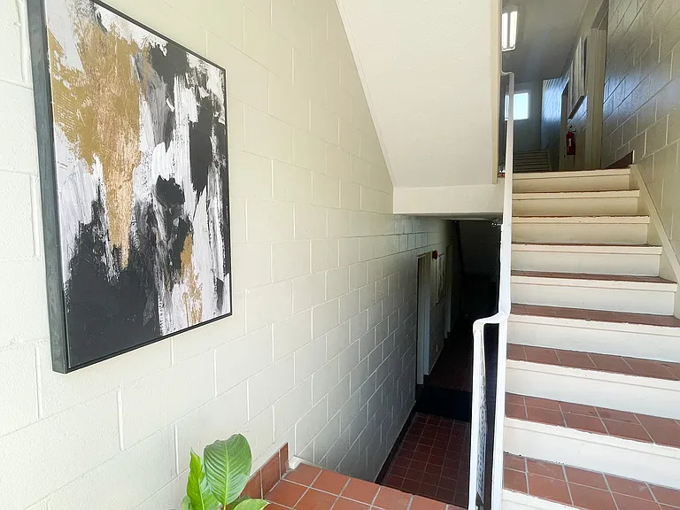715 Douglas St — Photo 3