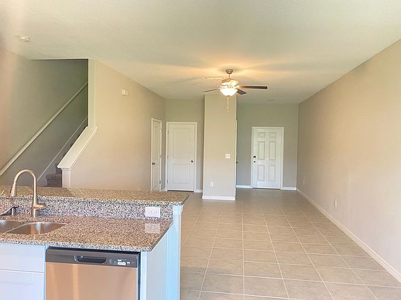 4th image of 9852 Pembrooke Pines Dr