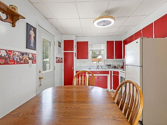 4th image of 2204 6th St