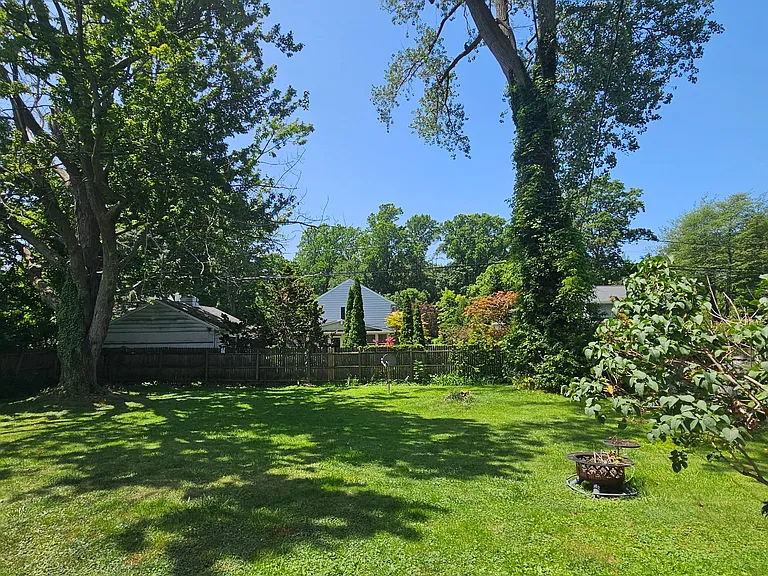 320 Strathmore Ave — Photo 17