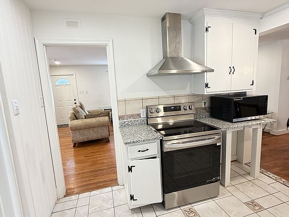 4th image of 2648 Melbourne Dr