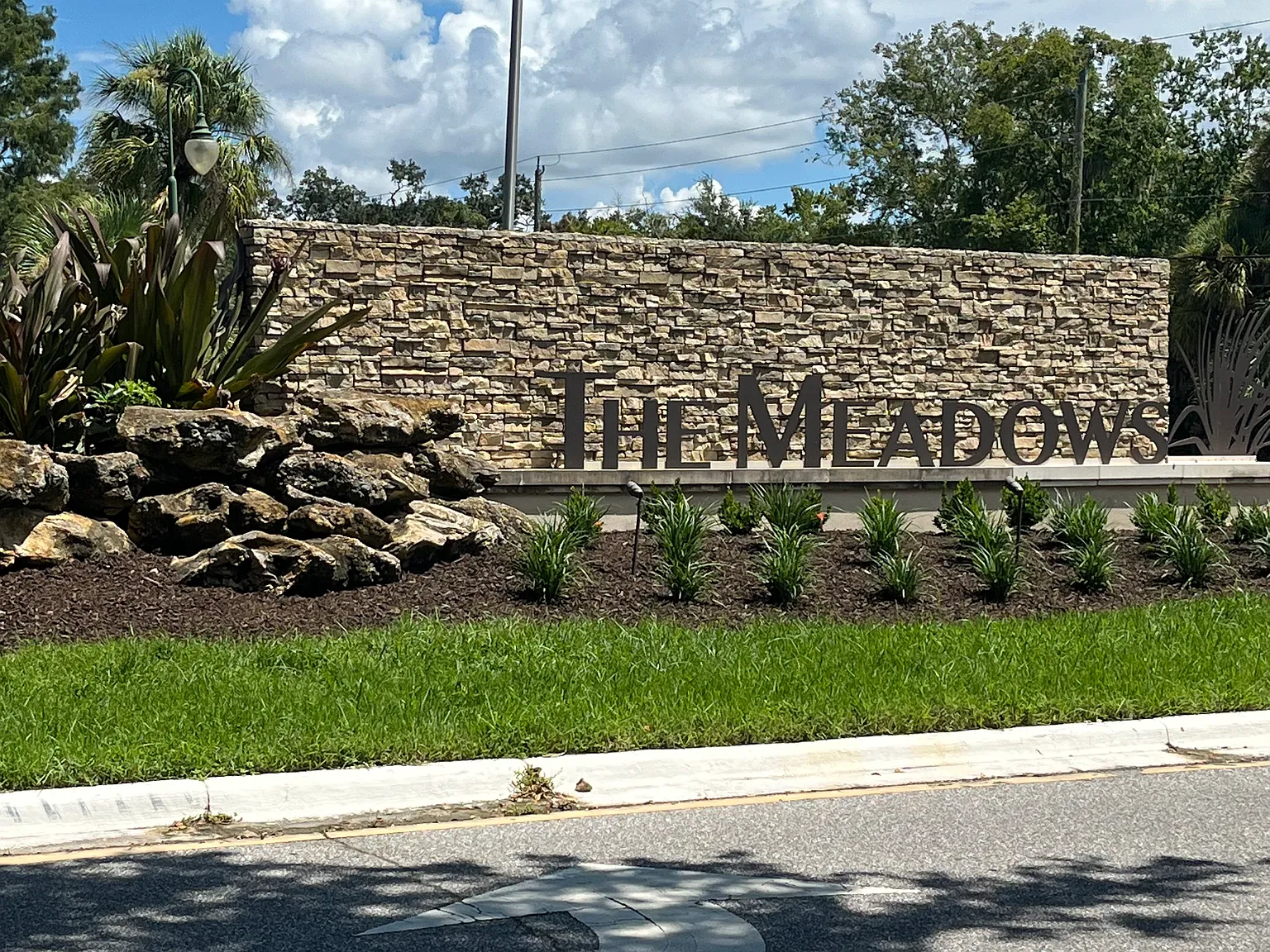 2 bed, 1054 sqft, $1,695 — Photo 2