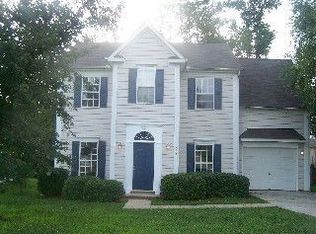 5943 Laurenfield Dr, Charlotte, NC 28269