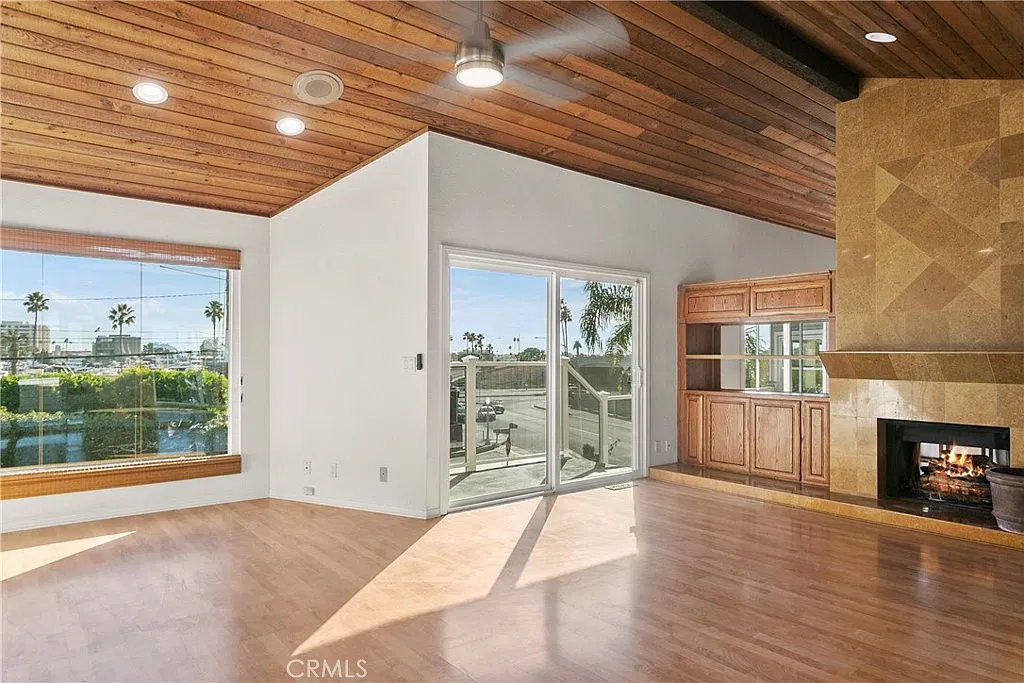 4 bed, 2313 sqft, $8,200 — Photo 4