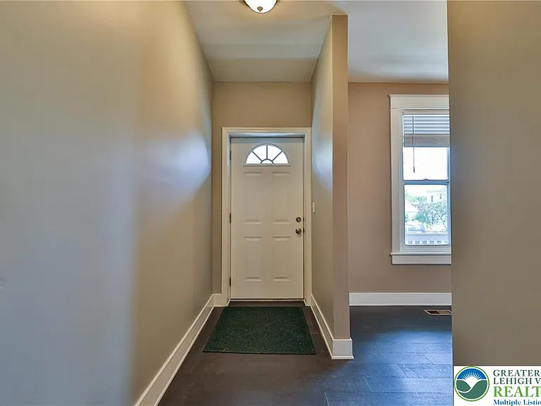 129 E Goepp St — Photo 4