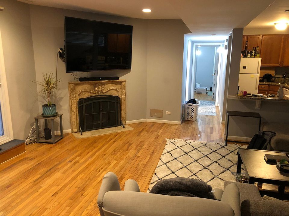 1st image of 1320 N Hoyne Ave
