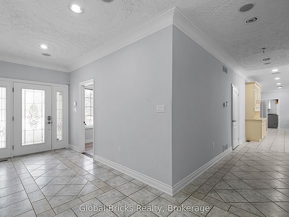 5th image of 14 Fisher Dr