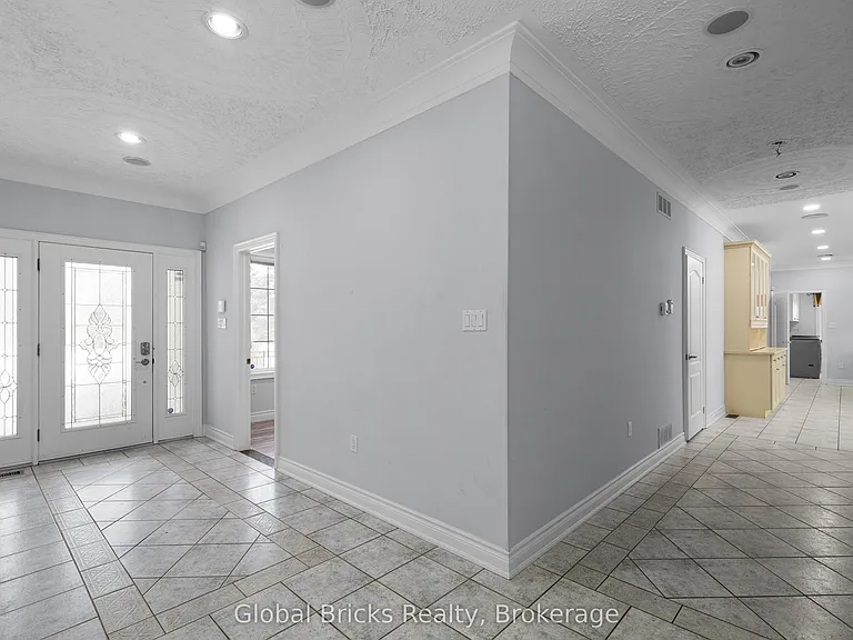 14 Fisher Dr — Photo 5