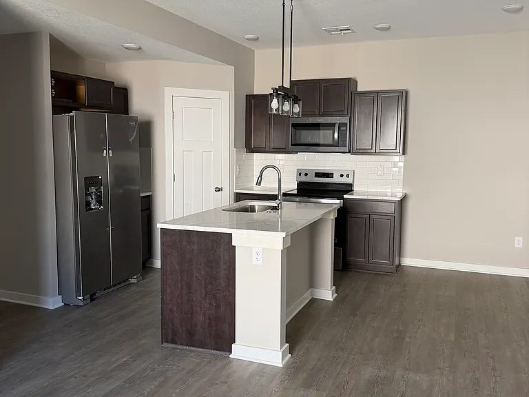 16902 W Lawson St — Photo 8
