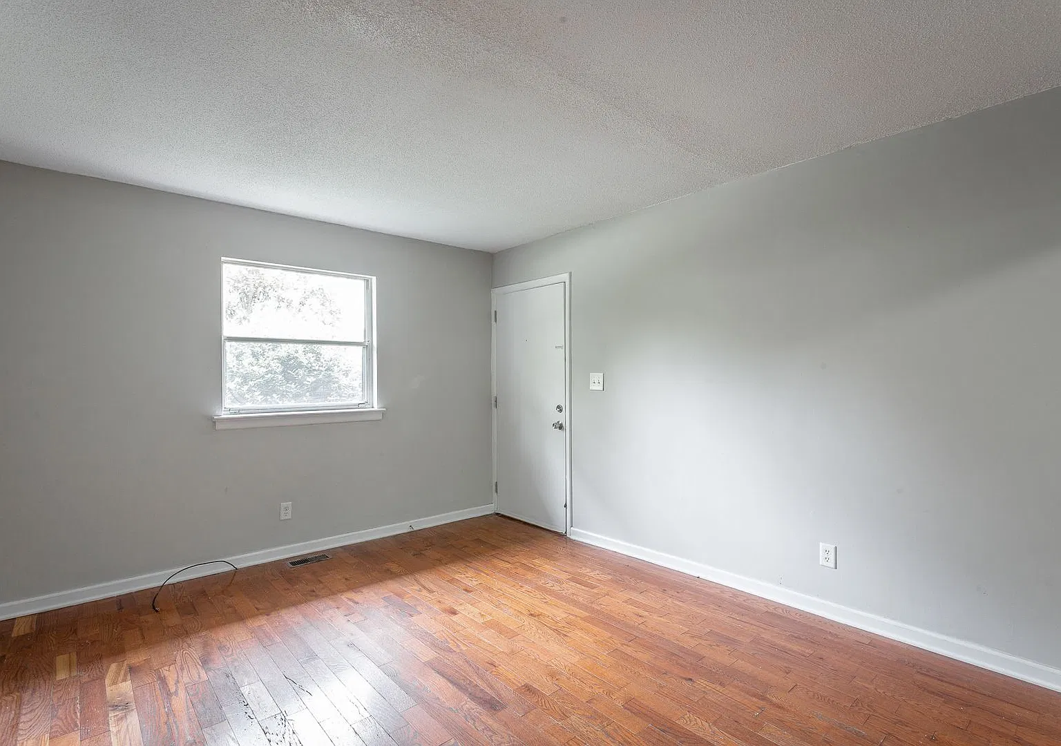 Charming Multifamily Living at 1407 Mana Lane — Photo 4