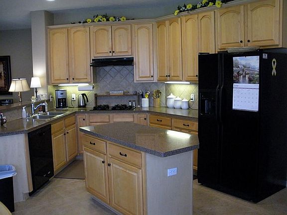 Beautiful kitchen with Avanza countertops to make your wonderful meals