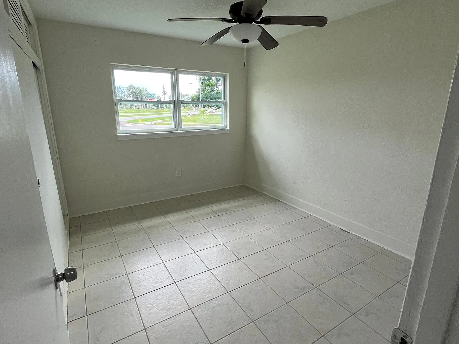 2 bed, 1000 sqft, $1,350 — Photo 3