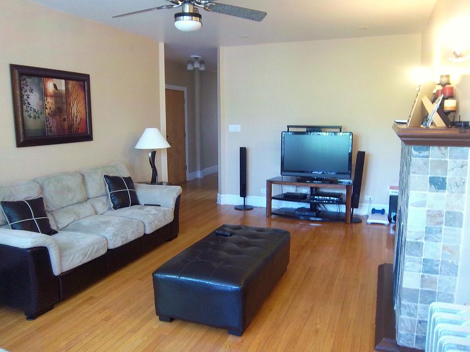 1st image of 2917 W Dickens Ave Floor 2