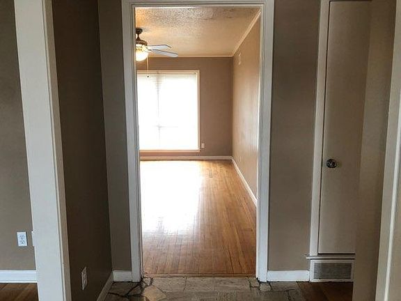 3rd image of 4883 Summerview Ave