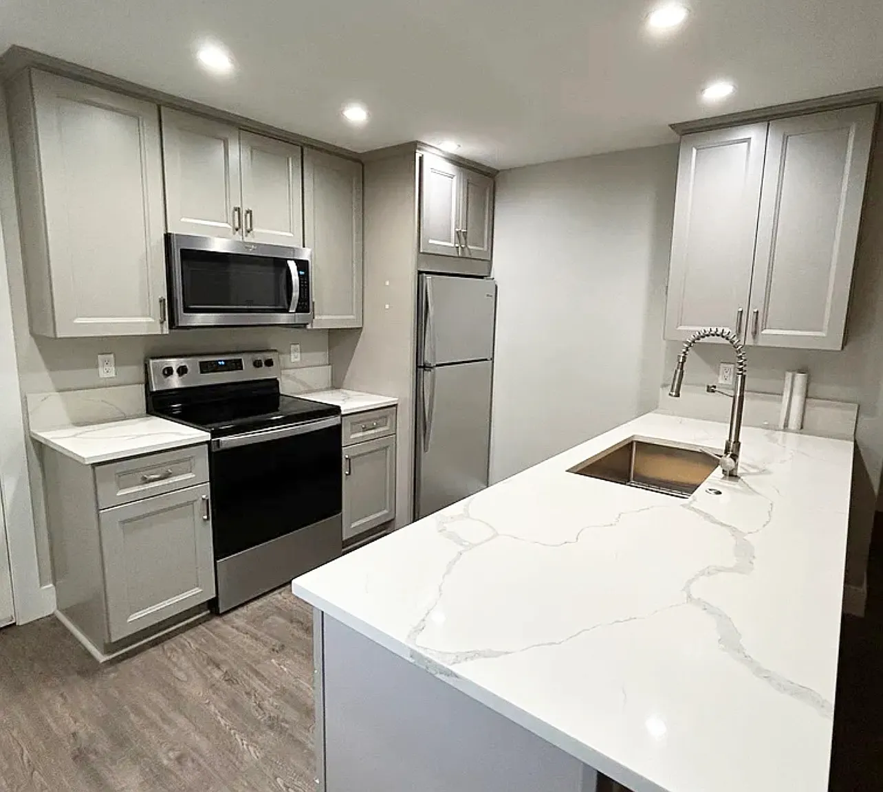 2 bed, 800 sqft, $1,900 — Photo 2