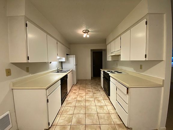 3rd image of 917 Pacific Ave Unit 14