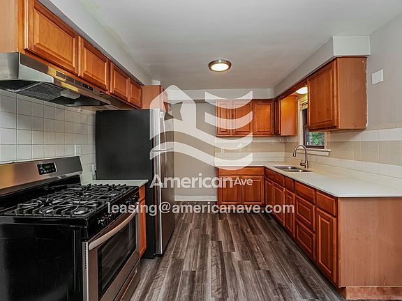1304028_005_kitchen_5.jpg