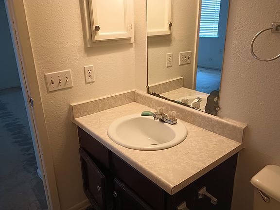 5th image of 16367 Bitter Creek St