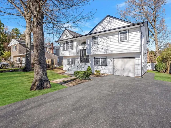 205 Burney Boulevard, Mastic, NY 11950