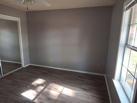 5th image of 221 N Little Ave