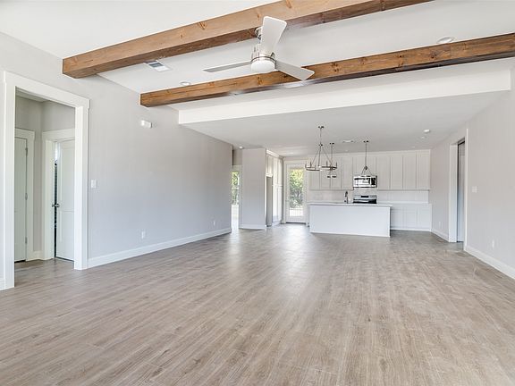5th image of 610 Jubilee St