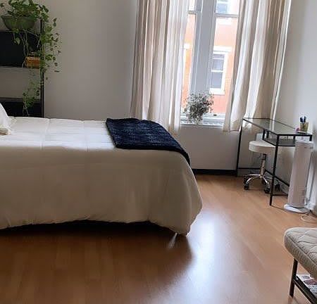 1122 B3 bedroom