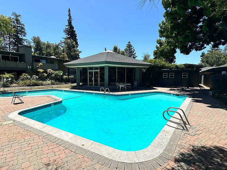 Buckingham Dr — Photo 8