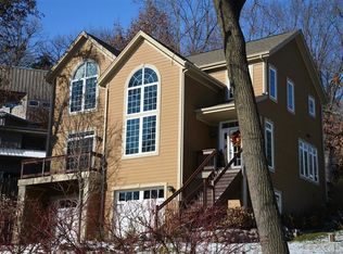 N39W27436 Hillside Grv, Pewaukee, WI 53072