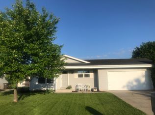 402 Ivy Glen Ct, Waterford, WI 53185