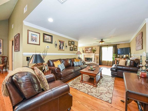 4th image of 31 Dogwood Ln