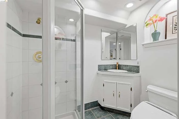 6233 Thornhill Dr — Photo 8