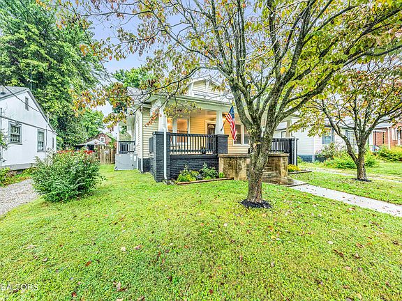 3rd image of 2635 Avondale Ave