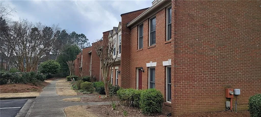 2 bed, 2.5 bath, 1280 sqft, $1,800 — Photo 2