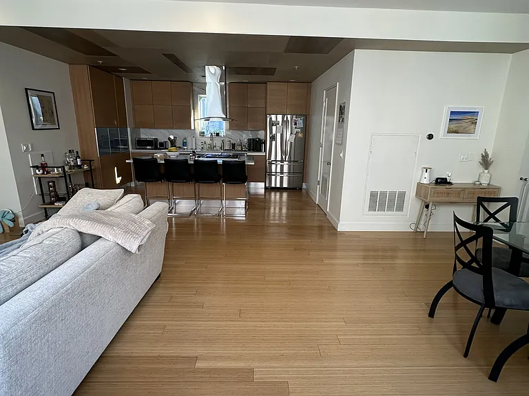 321 W 2nd St #10 — Photo 7