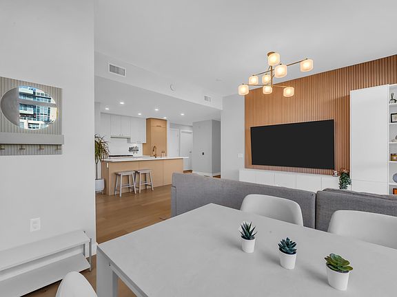 4th image of 5007 Ash St #101