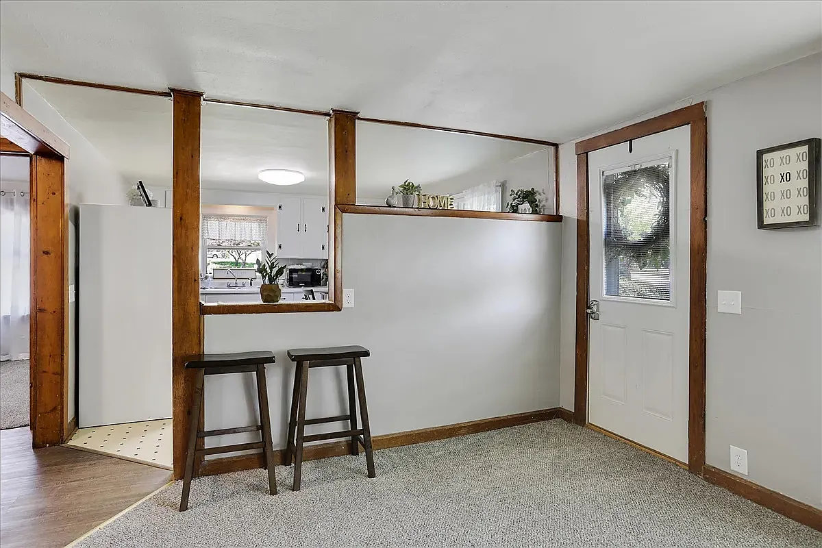 3 bed, 1625 sqft, $1,700 — Photo 2